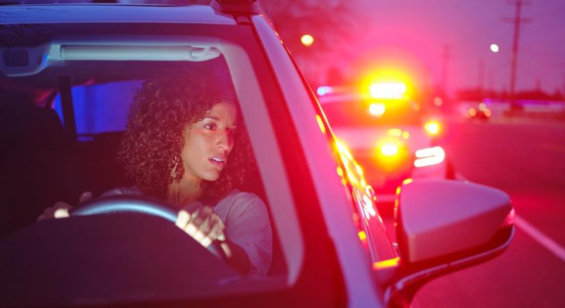 Külföldön megállította a rendőr? Ezt kell tennie, hogy elkerülje a bajt
