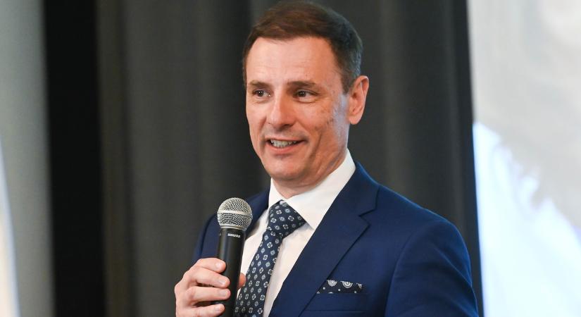 Balhéba torkollt Tuzson Bence lakossági fóruma