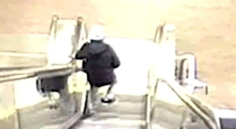 Egy apuka szorult a mozgólépcsőbe, 20 percig feküdt élettelenül, mire segítség érkezett - videó
