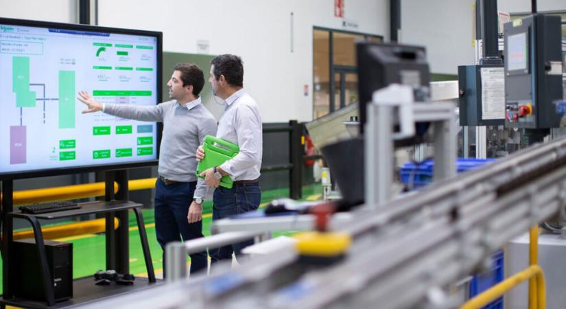 A Schneider Electric is hozzájárul az ipari cégek digitális átalakulását felpörgető kezdeményezéshez