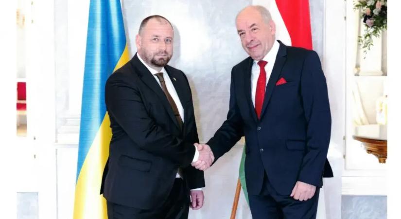 Ukrajna magyarországi nagykövete látogat Egerbe: elindul az „Ukrán Könyvespolc” program a Bródy Könyvtárban