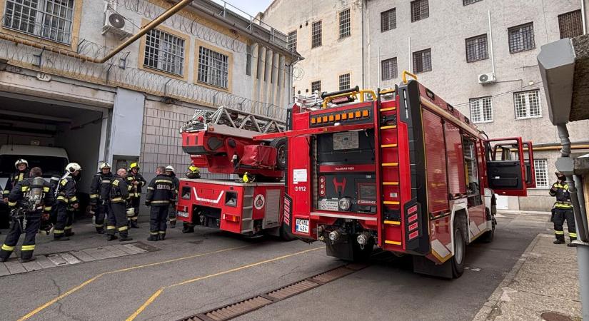 Tűzoltók jelentek meg a miskolci börtönnél – fotók!