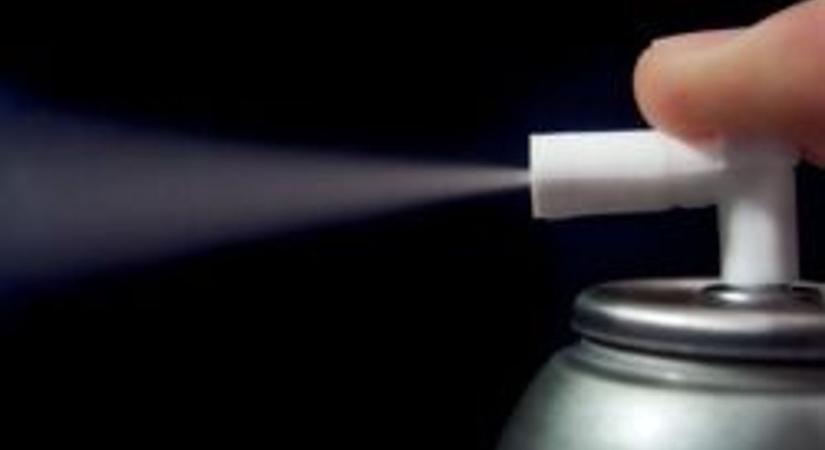 Robbanásveszély a polcokon? Össztűz alá kerülnek a hibás spray-k