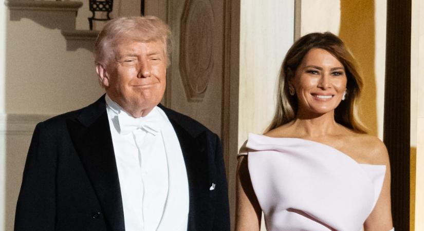 James Bondként ábrázolta a Fehér Ház hivatalos közösségi oldala Trumpot egy fotón