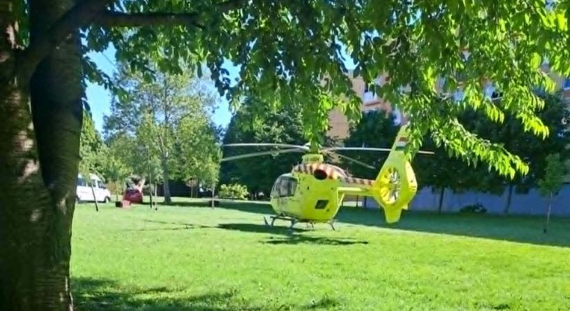 Dráma Szentlőrincen: kiesett egy emeleti lakásból egy ember – mentőhelikopter a helyszínen