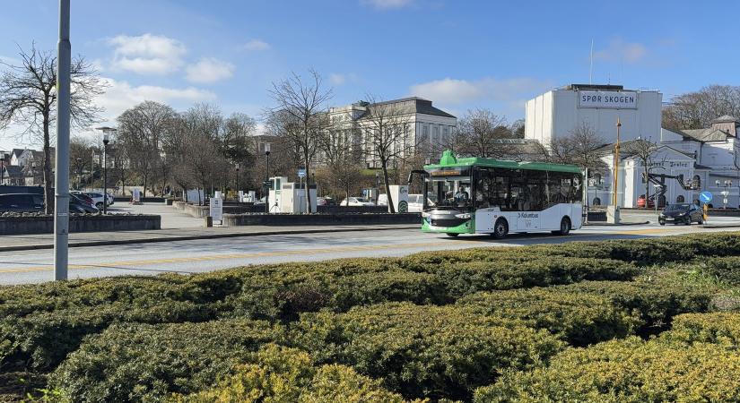 Sofőr nélkül viszi az utasokat a norvégok új elektromos busza