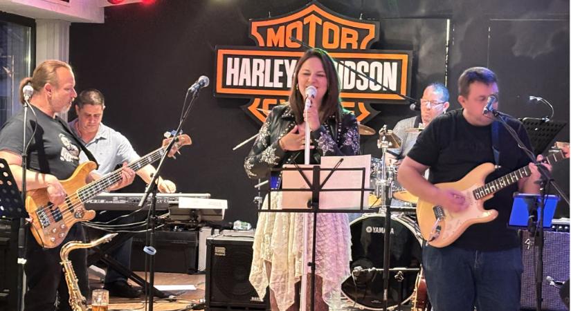 Amikor egy popénekesnő Highway To Hellt énekel – Blues Archive feat. Nádas Barbi