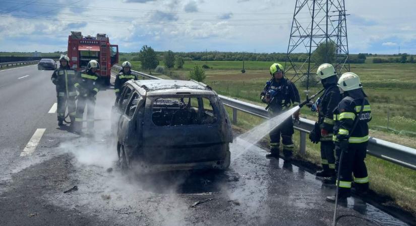 Lángoló pokol a sztrádán: A hősök küzdelme testközelből (videó)