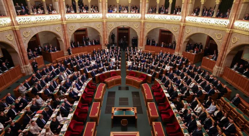 Egyikőjük ért az órásmesterséghez, a másiknak nyolc diplomája van, a harmadik beszél görögül – átnéztük az új képviselők végzettségeit