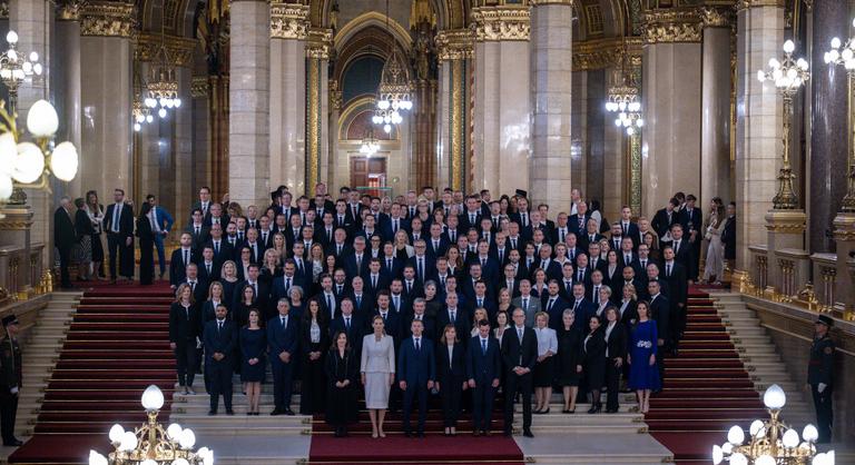 Nem mindenhol vette át az irányítást Magyar Péter, valahol még Orbán Viktor a miniszterelnök