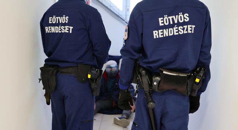 "Bevetésen" a diákok