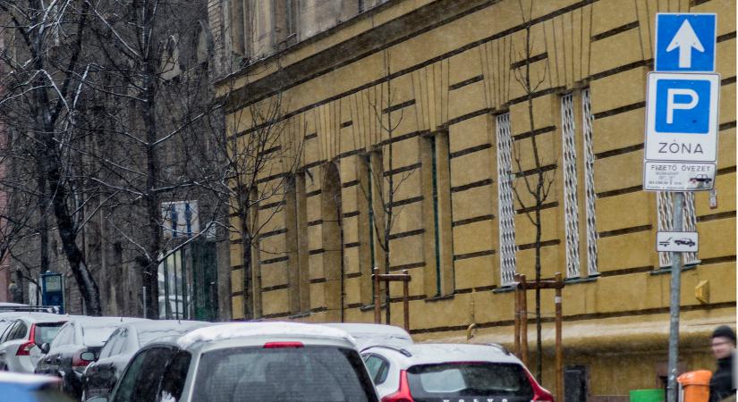 Akinek nincs okostelefonja, az igencsak rosszul jár – az új parkolási rendszer átalakítását kérik az autósok