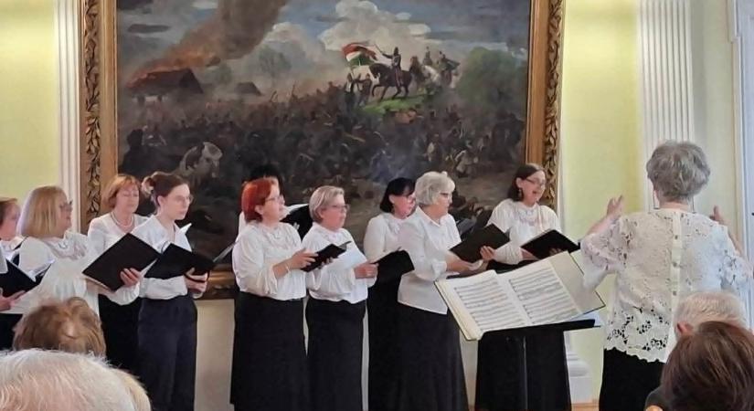 Utoljára állt közönség elé a szolnoki kulturális élet meghatározó alakja, záporoztak a könnycseppek