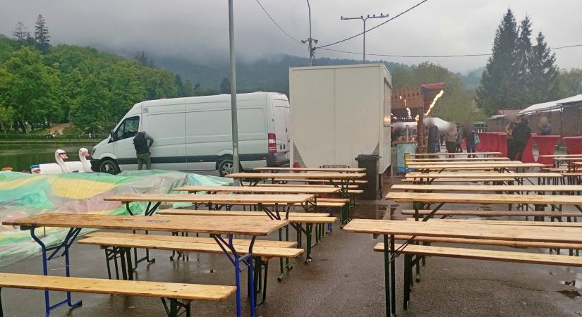 Bezáratták a brassói Pite- és Eperfesztivált – Számos panaszt az ellenőrzések is megerősítettek
