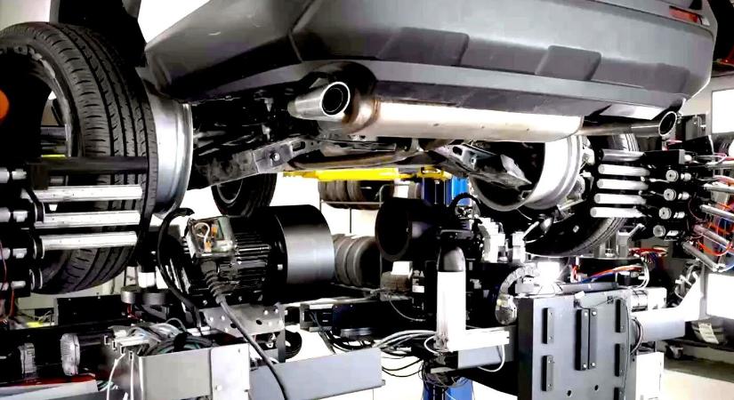 Elhülve nézzük hogy dolgozik a gumis robot