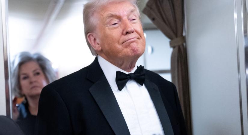 Donald Trump most épp James Bondnak képzeli magát