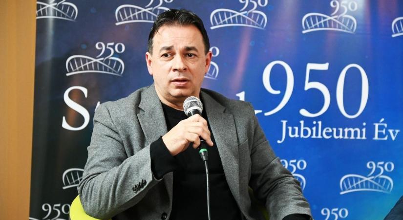 Újra Szolnokon Bán Mór, olvasóival találkozik a Hunyady-sorozat írója
