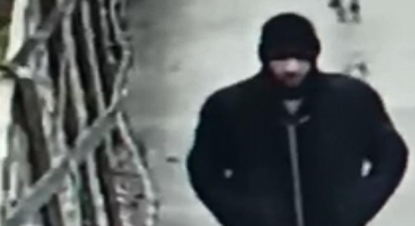 A kamerák mindent rögzítettek Nyírbátorban – a rendőrség keresi a férfit, felismered?