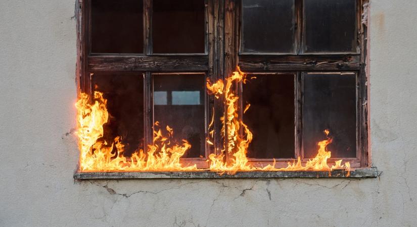 Rágyújtotta a házat a volt élettársára egy férfi, fegyházbüntetés várhat rá