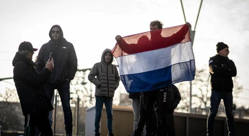 Pokollá vált az este: lángok és robbanások egy holland menedékközpontnál – videó