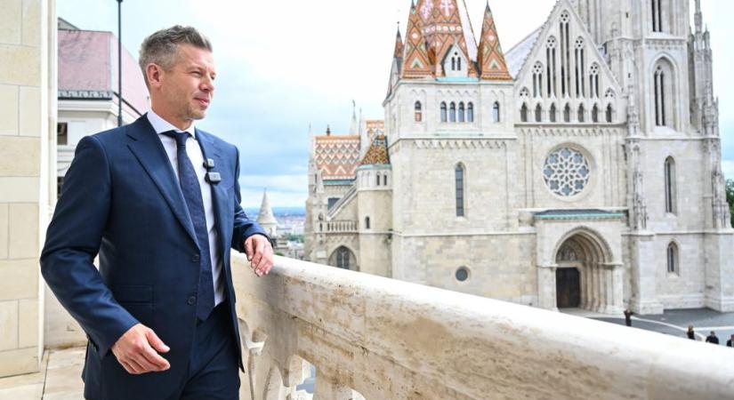 Népszerűség: Magyar Péter 58, Orbán Viktor 29 százalékon áll
