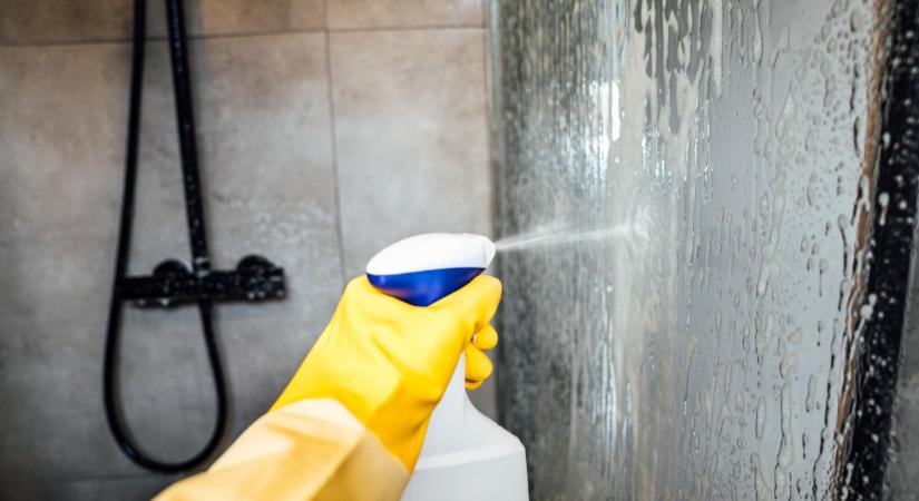 Olcsó házi keverék, amit a fürdőszobai vízkőfoltok ellen vethetsz be