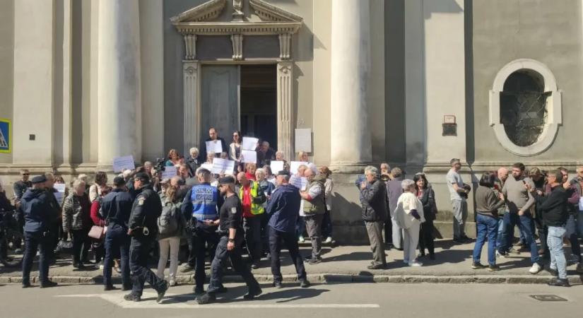 Csendőrök a szentmisén – ingatlanügyből nemzetpolitikai konfliktussá mérgesedett a nagyváradi apátság premontrei ügye