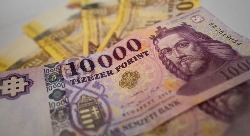 Forint: lélektani határ fölött ragadt az euró – a piac fogta a kormányzat és az elemzők üzenetét