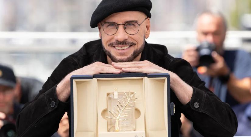 Ilyen volt a Cannes-i Filmfesztivál hétvégéje: Travolta sapkája, Streisand térde és egy magyar álló ováció