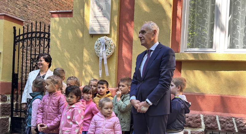 Emléktáblát avattak Fésűs Éva tiszteletére