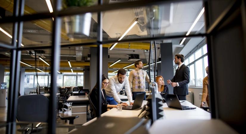 Riasztó trend: egyre több dolgozó távolodik el a munkahelyétől