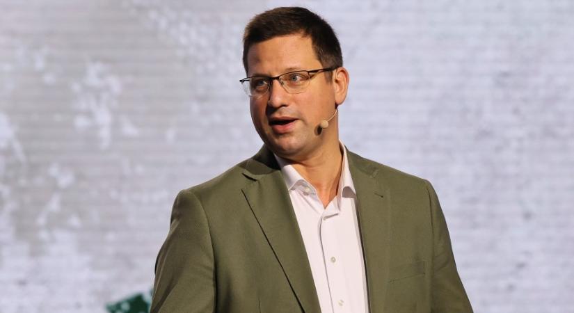 A Karmelitát luxusként bemutatni abszurd – közölte Gulyás Gergely a Bayer Showban