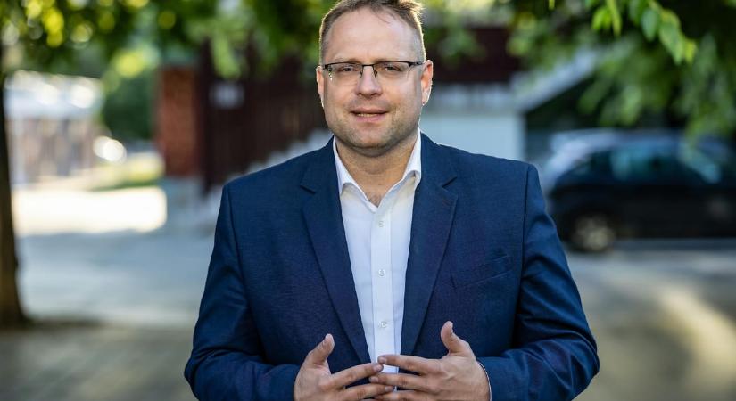 A szolnoki polgármester nem akar elektrolitgyárat a településen és ebben kéri Magyar Péter támogatását