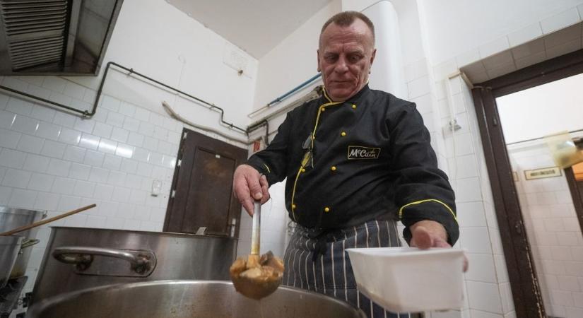 Műtét vár a legendás szegedi séfre, most mindenki érte szorít
