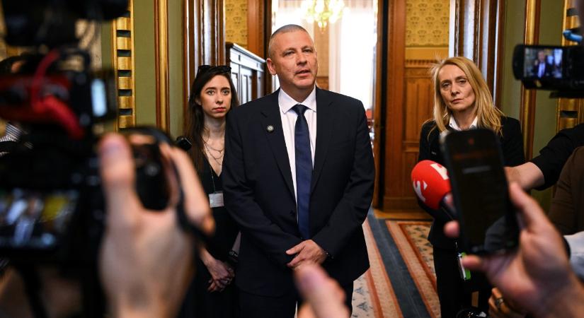 Erős honvédelmi törvényt ígér Ruszin-Szendi Romulusz