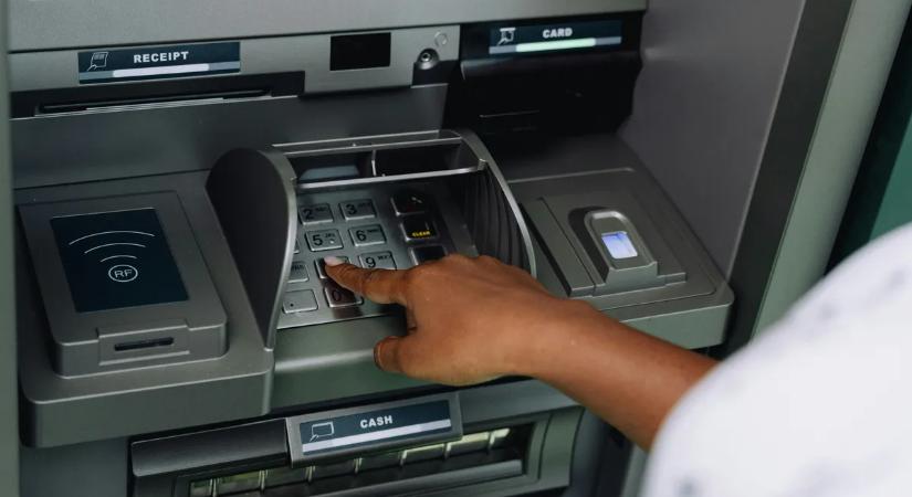 Ma estétől leáll az egyik legnagyobb hazai bank, majd újabb üzemszünetek jönnek