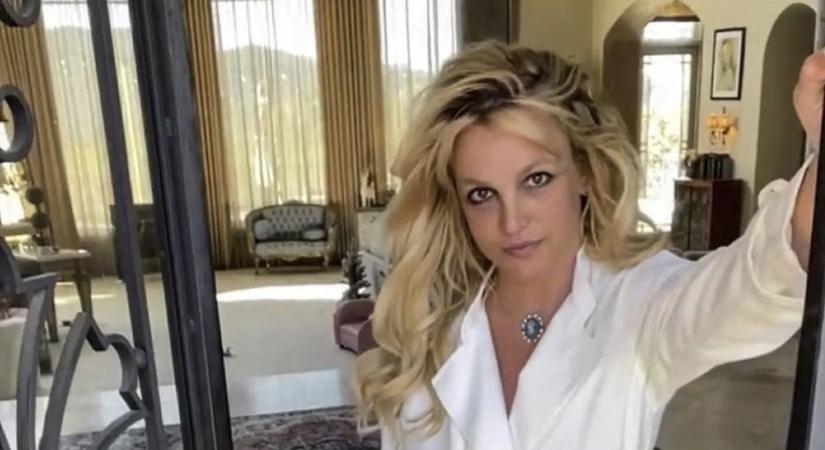 Britney Spears visszatért: miniruhában lejtett szexi táncot az énekesnő