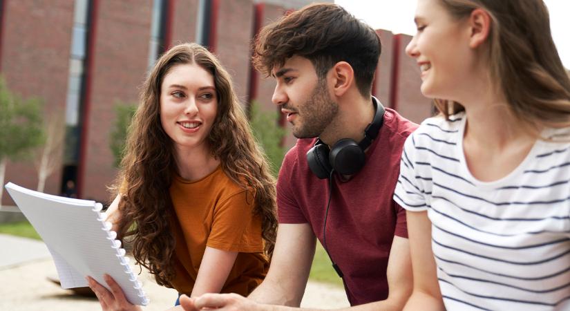 A diploma ma már csak a kezdet: Így segítheted szülőként gyermeked versenyképes portfólióját