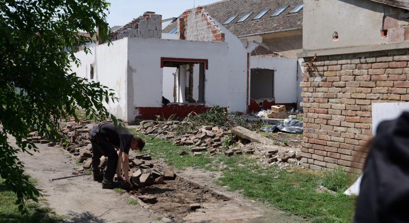 Egymilliárdból bővítik Szőnyi iskola főépületét