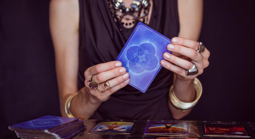 Heti tarot jóslás május 18-24: sorsszerű találkozások, váratlan információk jönnek
