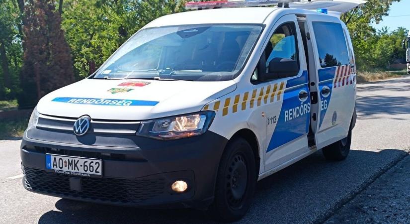 A rendőrök autóját is összetörte az összevissza cikázó sofőr  fotók, videó