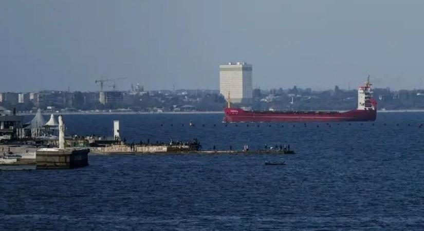 Odessza felé tartó kereskedelmi hajókat értek orosz dróntámadások