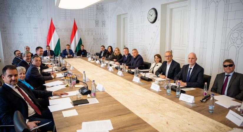 A Magyar-kormány nyilvánosságra hozza a kegyelmi dossziét?