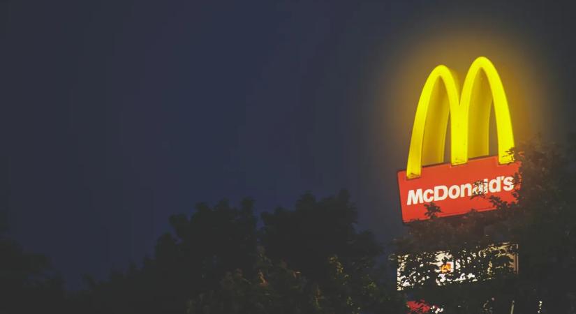 Gusztustalan dolgot művelt a McDonald's alkalmazottja, ez történt