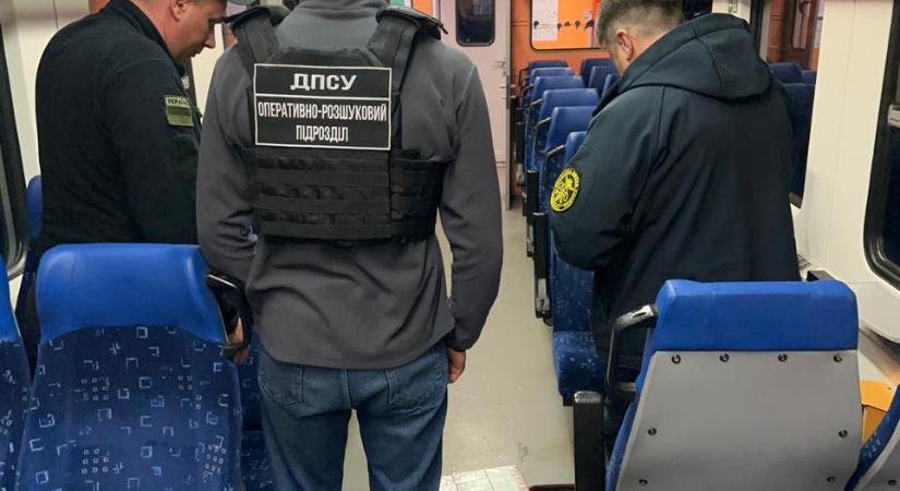 Bőröndbe rejtett csempészcigarettát találtak a Csap–Záhony vonaton