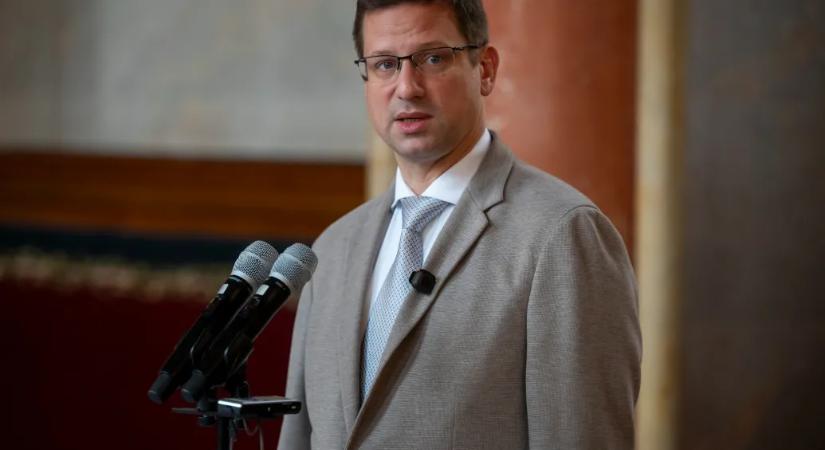 A Tisza Párt szerint hétfőn kinevezik a közigazgatási államtitkárokat, miután Gulyás Gergely a szakmai irányítás hiányáról írt
