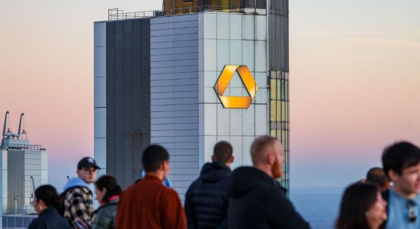 A Commerzbank visszautasította az UniCredit 37 milliárd eurós ajánlatát, ám a német bank nem tud kibújni a halálos szorításból