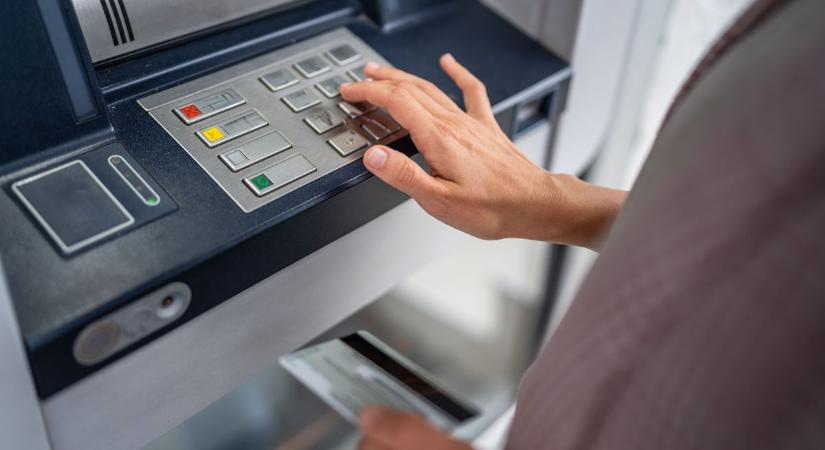 Figyelem! Ezek a pécsi ATM-ek átmenetileg leállnak – sokakat érinthet!