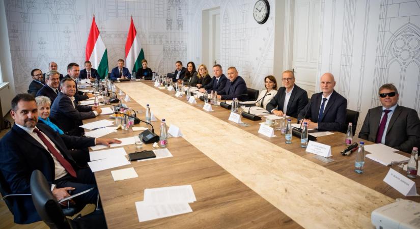 Véget ért a Tisza-kormány ülése, érkeznek az új bejelentések