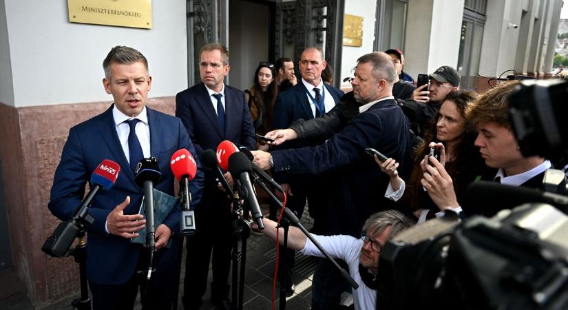 Véget ért a kormányülés, máris kamerák elé áll Magyar Péter: rendkívüli témák kerültek terítékre – élő közvetítés
